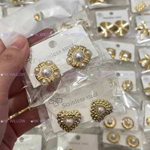 Joyería de acero inoxidable, pendientes de moda, caja sorpresa de joyería, pendientes de acero inoxidable chapados en oro de 18 quilates para mujer, pendientes de aro. - Product Image 4