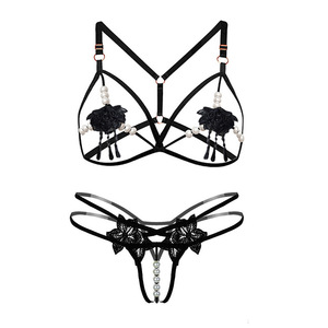 Ensemble de lingerie sexy transparente avec perles pour femmes, soutien-gorge et culotte taille basse en polyester avec détails perlés - Product Image 5
