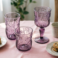Europese vintage machinaal geperste geëmbosseerde glazen, kleurrijke gegraveerde tumbler glazen, kelken & waterglazen voor feesten
