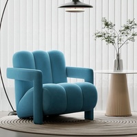 Fauteuil lounge Azure en velours avec structure en bois sculpté, fauteuil d'appoint rembourré, vente en gros, idéal pour petits espaces, salon et maison
