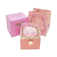 Collier gravé de roses éternelles rotatives coffret cadeau de fête des mères de la Saint-Valentin Collier de cœurs à emboîtement gravés Eternal The Rose Box