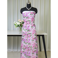 Tissu Brillant Multicolore en Maille Brodé de Fleurs et Paillettes avec Motifs Floraux Roses et Feuilles Vertes pour Robes de Soirée, Jupes et Vêtements
