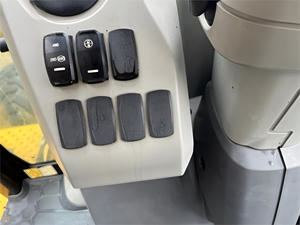 Mini-chargeuse rétrocaveuse multifonctionnelle à haute hauteur de levage, Caterpillar 420F2 2017, chargeuse compacte sur roues avec attache rétrocaveuse - Product Image 5