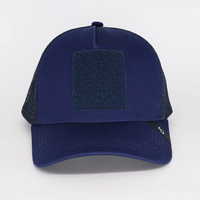 Marineblauwe mesh baseballcap met afneembare patch, verstelbaar, ademend ontwerp met Argyle fruitmotieven voor dagelijks buitengebruik