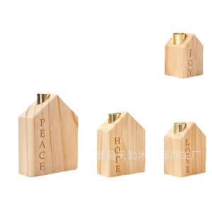 Base de candelabro de madera creativa con forma de casita, un artículo decorativo para crear un ambiente festivo navideño. - Product Image 1