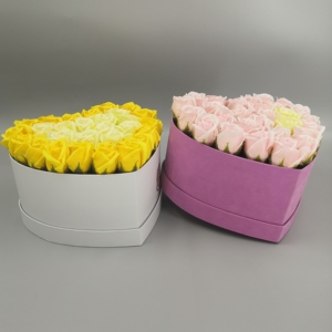 กล่องดอกไม้รูปหัวใจสุดหรูแบบสั่งทำพิเศษสำหรับวันวาเลนไทน์ปี 2026 พร้อมเคลือบด้านและลายนูนสำหรับคนรัก - Product Image 4