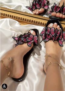 Kim Kardashian soutient la vente directe de ces mêmes jolies sandales et pantoufles pour femmes à motif papillon - Product Image 2