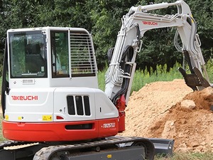 Mini-excavatrice Takeuchi TB257FR robuste, conçue pour les travaux de construction difficiles, avec une hydraulique puissante et un contrôle fluide. - Product Image 2