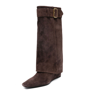 Botas de tacón alto de cuña con punta cuadrada y hebillas metálicas, de ante, para mujer, hasta la rodilla - Product Image 6