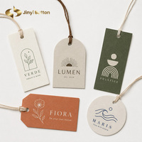 Étiquettes suspendues en papier personnalisées avec logo de marque imprimé, conception sur mesure, étiquettes volantes personnalisées OEM ODM pour vêtements, étiquettes suspendues personnalisées