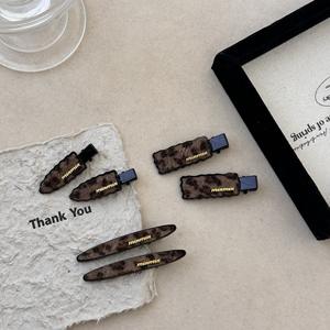 Pince à cheveux coréenne géométrique floquée irrégulière faite à la main en forme de coquille pour fille, pour franges latérales, type bec de canard, accessoires capillaires - Product Image 1