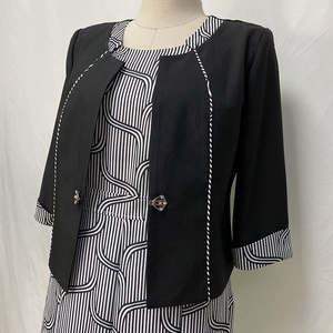 Costumes pour femmes noirs et blancs fabriqués en Turquie - Product Image 4
