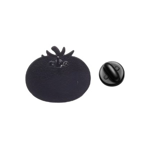 Spille in metallo all'ingrosso a forma di cartone animato, spille creative e uniche a forma di pomodoro e carota, spille in metallo smaltato a forma di piante e verdure, simpatici distintivi in metallo. - Product Image 6