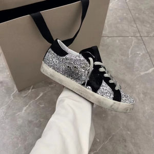 Chaussures de sport pour hommes, style décontracté et polyvalent, avec motifs étoiles et design brillant. Chaussures décontractées de style nouveau. - Product Image 1