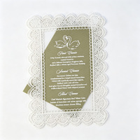 Carte de menu de mariage personnalisée en acrylique avec bordure en dentelle, imprimée UV, panneau de menu transparent en acrylique pour la décoration de table de réception de mariage