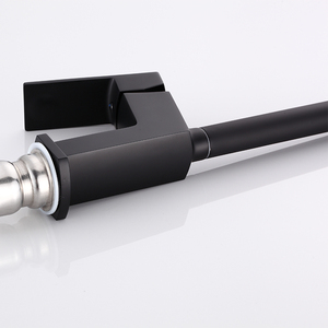 Robinet <span class=keywords><strong>mitigeur</strong></span> de cuisine noir et or, poignée unique rotatif à 360 degrés antique rétractable évier de cuisine robinets en laiton mélangeur de cuisine noir et or - Product Image 3