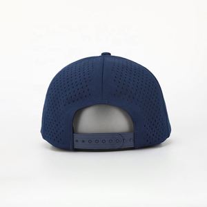 Casquette de golf en polyester avec logo, écusson de broderie imperméable de haute qualité, casquette de baseball Gorras à 5 panneaux à trous découpés au laser personnalisés, vente en gros OEM - Product Image 5