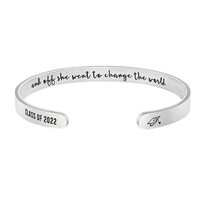 Bracelet populaire et tendance « Off She Went to Change the World » en acier inoxydable, bracelet cool, cadeau de diplôme pour étudiants - Product Image 6