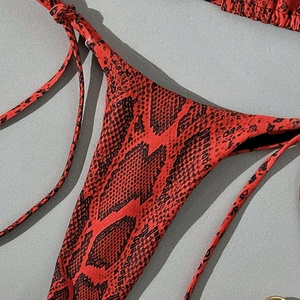 Fabricante de Trajes de Baño, Conjunto de Bikini de Dos Piezas con Estampado Floral y Rayas, Tirantes de Flores de Ganchillo, Trajes de Baño Halter para Mujer, Personalizados - Product Image 6