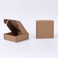Caja de Cartón Corrugado Rígido Negra y Resistente para Avión, con Logotipo Personalizado, Laminación Mate y Grabado en Relieve para Comercio Electrónico