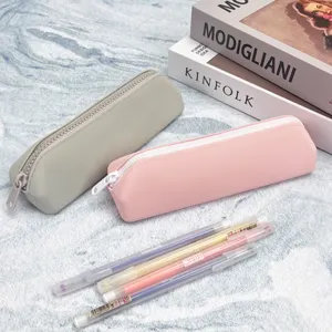 मल्टी-फंक्शनल वॉटरप्रूफ सिलिकॉन पेंसिल केस स्टेशनरी और कॉस्मेटिक स्टोरेज बैग - Product Image 4