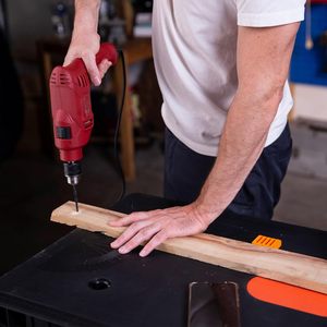 Banco de Trabajo Portátil y Mesa para Sierra Ingletadora para Herramientas y Accesorios de Carpintería con Abrazaderas para Madera Incluidas y Patas de Mesa Extraíbles - Product Image 2