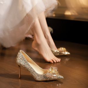 Zapatos de tacón bajo de satén con diamantes de imitación para invierno, estilo sexy, sin cordones, de cuero, con tacón de gatito hueco, cómodos, de punta, para hombre y mujer - Product Image 5