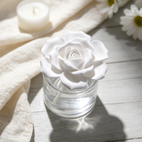 Diffuseur de parfum d'ambiance en verre de 100 ml avec fleur de rose en céramique faite à la main, pierre aromatique et bâtonnets en rotin pour huiles essentielles