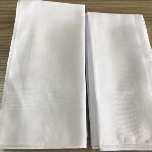 بدلة لحفلات الزفاف للرجال بجيب للمناشف بلون واحد من البوليستر ومنديل أبيض بالكامل - Product Image 3