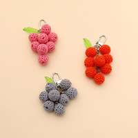 Porte-clés en forme de raisin en peluche douce tricotée au crochet fait main, jouet léger, breloque fruit