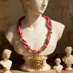 Collier pendentif de mode pour femme, bijoux fins en acier inoxydable, style soleil, avec foulard en soie - Product Image 3