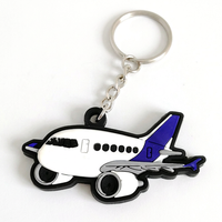 MOQ 3000 pièces, Porte-clés en caoutchouc PVC personnalisé en usine, motif voiture de dessin animé, breloque de sac, souvenir, compagnie aérienne, 2D, non toxique, portable, avec logo personnalisé