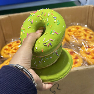 Donut Navideño de 4 Pulgadas, Color Matcha, con Mermelada de Pistacho, Modelo de Comida Artificial, Donuts de Chocolate, Nuez Verde, Azúcar, Frijol, Pan - Product Image 4