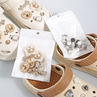 Olian Luxury Metal Pearls Charms de chaussures pour femmes filles Boucles de sabot Ours Décorations de chaussures Pins Lady Style Accessories