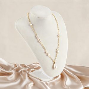 Présentoir à bijoux en bois pour bracelets, avec buste de mannequin en velours de luxe personnalisé et support solide en flanelle blanche - Product Image 1