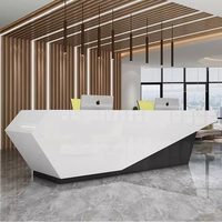 Comptoir de réception moderne de luxe en bois rose pour bureau, hôtel, école, supermarché, avec processus de scellement des bords complet