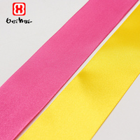 Usine en gros de qualité supérieure 38mm couleurs unies ruban de satin 100% rouleau de rubans de satin avec des roses pour les fleurs