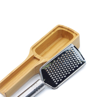 RVS kaasrasp met handgrepen en houten opbergdoos - Keukenrasp, houten rasp, citrusrasp