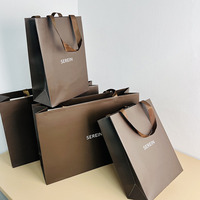 Sac en papier brun de luxe personnalisé à bas prix, imprimé sur mesure avec votre propre logo, idéal pour les cadeaux et le shopping