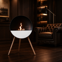 Cheminée à éthanol sur trépied hémisphérique de style européen-américain, design métallique autoportant de style nordique pour la décoration intérieure