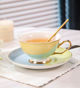 Juego de Taza y Platillo de Cerámica con Combinación de Colores, Taza de Té con Flores para Hogar u Oficina, Juego de Regalo con Cuchara y Caja - Product Image 4