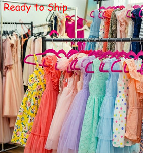 Venta al por mayor: Conjuntos infantiles Profit King, stock mixto, camisas con volantes de colores, camisetas, chalecos y conjuntos de vestidos para niños de 0 a 12 años, listos para enviar. - Product Image 1
