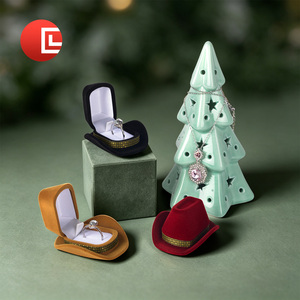 Boîte Cadeau Chapeau de Cowboy en Bois pour Rangement de Bijoux, Colliers et Ornements - Product Image 1