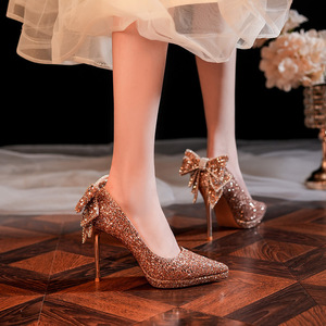 Zapatos de Tacón de Aguja con Punta Puntiaguda y Correa de Tobillo de Cristal, Zapatos Formales de Noche para Boda, Color Plateado Brillante, Varios Tamaños - Product Image 3
