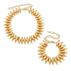 Vente en gros de nouveaux ensembles de bijoux pour femmes en acier inoxydable plaqué or 18 carats pour mariage, fiançailles et fêtes - Product Image 3