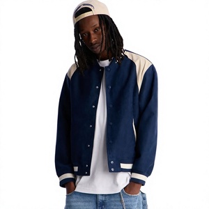Chaqueta Varsity Azul Marino para Hombre con Bloques de Color y Cierre de Botones, Corte Regular, Estilo Casual Urbano - Product Image 1