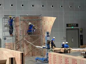 Up to 400kg 8m Aluminum Lifter Quick Set up Manual Operation for Exhibition and Construction - Product Image 5