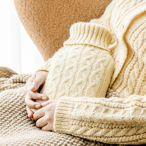 Bolsa de Agua Caliente de Silicona NEWEVER, Doble Uso, Caliente/Frío, Calentamiento por <span class=keywords><strong>Microondas</strong></span>, Calor Corporal Completo, Calentadores de Manos y Pies para Oficina y Cama - Product Image 3