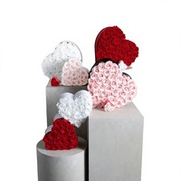 Petite boîte cadeau en forme de cœur avec rose éternelle de 3-4 cm, fleur séchée, décoration florale de table pour la Saint-Valentin et la Fête des Mères