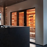 Cave à vin et vitrine à cigares extensible en bois massif écologique sur mesure pour usage domestique